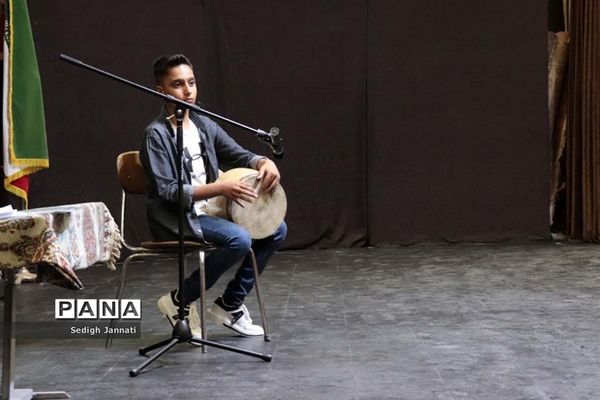 آیین تقدیر از برگزیدگان جشنواره فرهنگی هنری فردا درآباده