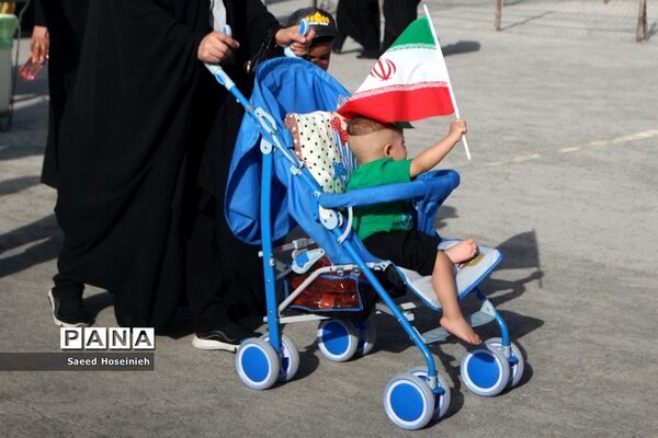 اجتماع هزاران نفری سرود سلام فرمانده در مسجد جمکران-1