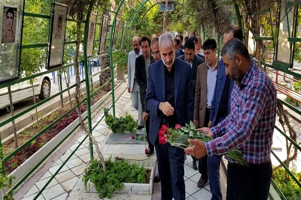 حضور وزیر آموزش و پرورش در گلزار شهدای شیراز