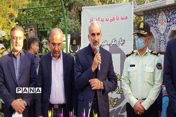 حضور وزیر آموزش و پرورش در گلزار شهدای شیراز