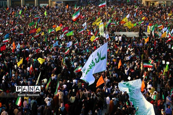 اجتماع هزاران نفری سرود سلام فرمانده در مسجد جمکران -2