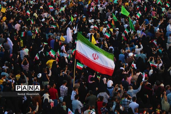 اجتماع هزاران نفری سرود سلام فرمانده در مسجد جمکران -2