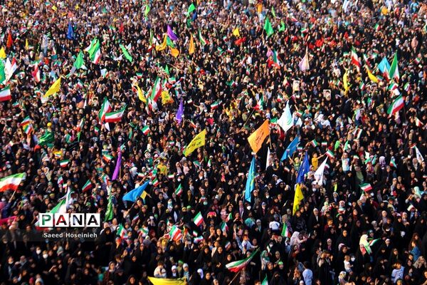 اجتماع هزاران نفری سرود سلام فرمانده در مسجد جمکران -2