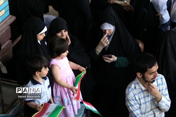 اجتماع هزاران نفری سرود سلام فرمانده در مسجد جمکران -2