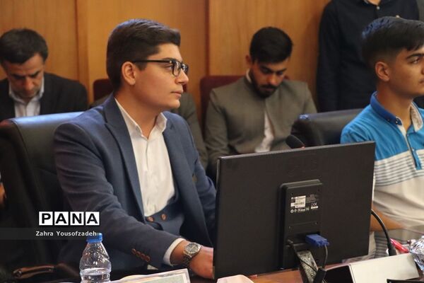 دیدار وزیر آموزش و پرورش با نمایندگان تشکل‌های دانش‌آموزی استان فارس