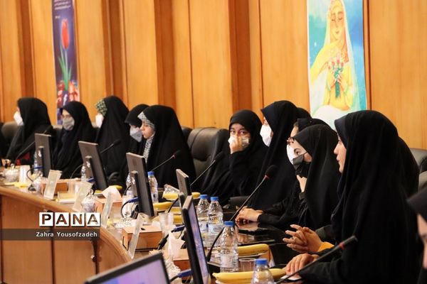 دیدار وزیر آموزش و پرورش با نمایندگان تشکل‌های دانش‌آموزی استان فارس