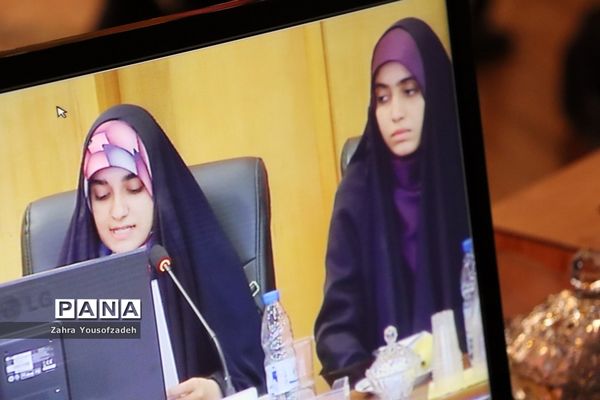 دیدار وزیر آموزش و پرورش با نمایندگان تشکل‌های دانش‌آموزی استان فارس