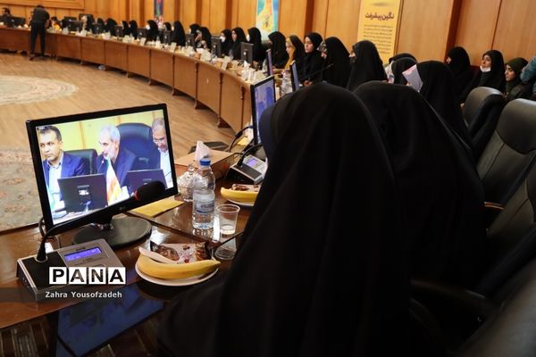 دیدار وزیر آموزش و پرورش با نمایندگان تشکل‌های دانش‌آموزی استان فارس