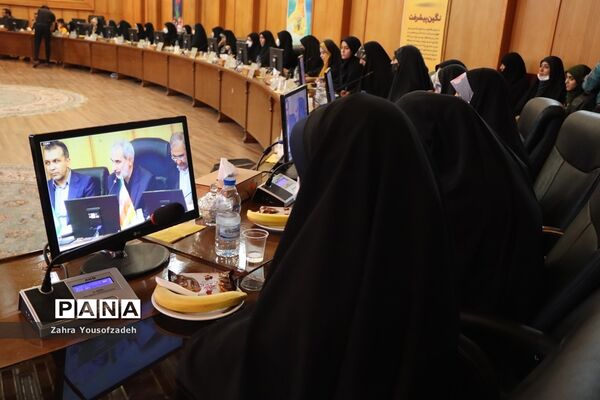 دیدار وزیر آموزش و پرورش با نمایندگان تشکل‌های دانش‌آموزی استان فارس