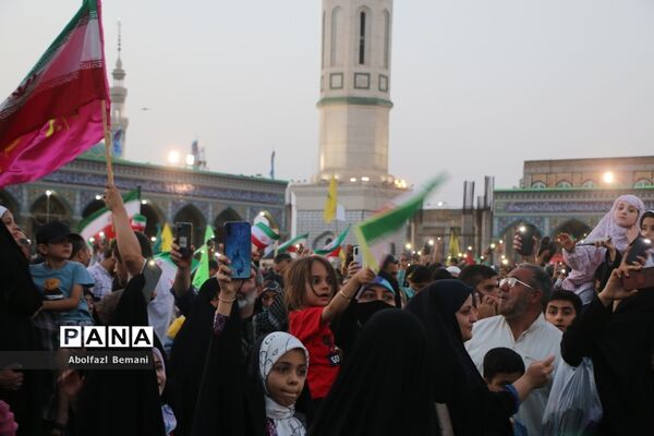 جلوه های ویژه از اجرای سرود سلام فرمانده در مسجد جمکران-5