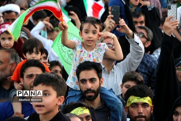 جلوه های ویژه از اجرای سرود سلام فرمانده در مسجد جمکران-5