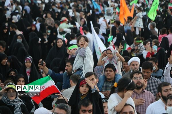 جلوه های ویژه از اجرای سرود سلام فرمانده در مسجد جمکران-5