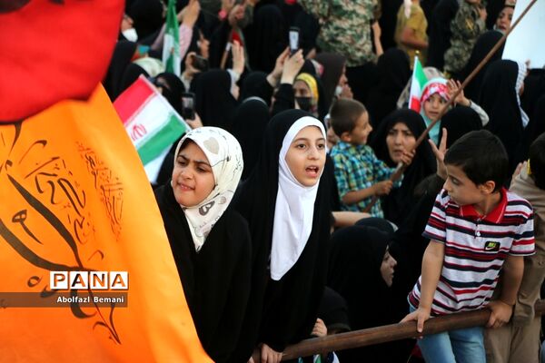 جلوه های ویژه از اجرای سرود سلام فرمانده در مسجد جمکران-5