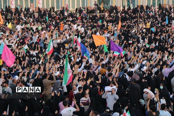 همخوانی سرود سلام فرمانده در مسجد مقدس جمکران-3