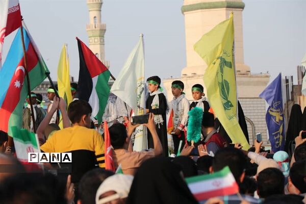 همخوانی سرود سلام فرمانده در مسجد مقدس جمکران-3