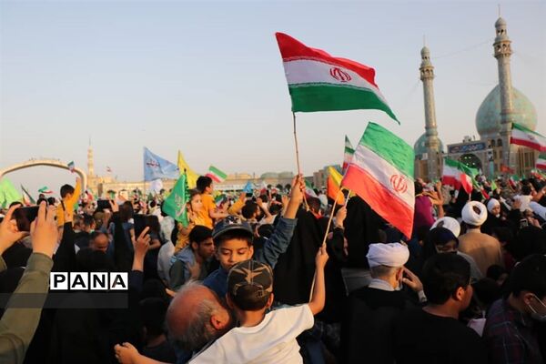 همخوانی سرود سلام فرمانده در مسجد مقدس جمکران-3