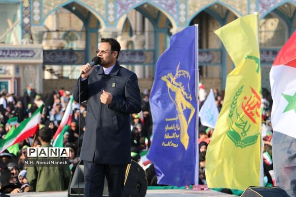 همخوانی سرود سلام فرمانده در مسجد مقدس جمکران-4