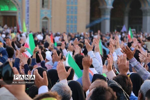 همخوانی سرود سلام فرمانده در مسجد مقدس جمکران-4