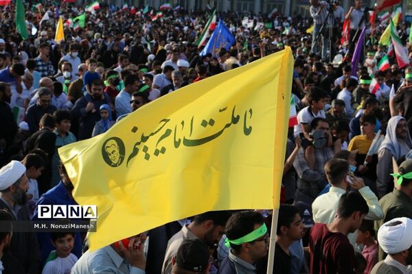 همخوانی سرود سلام فرمانده در مسجد مقدس جمکران-4