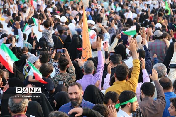 همخوانی سرود سلام فرمانده در مسجد مقدس جمکران-4