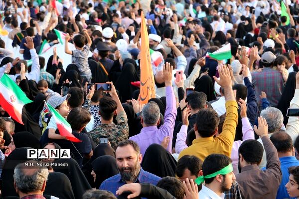 همخوانی سرود سلام فرمانده در مسجد مقدس جمکران-4