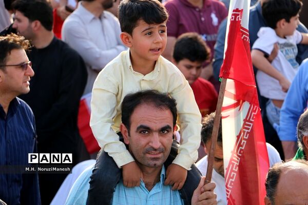 همخوانی سرود سلام فرمانده در مسجد مقدس جمکران-4