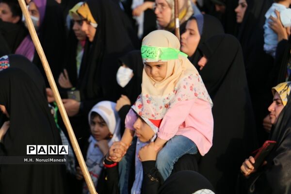 همخوانی سرود سلام فرمانده در مسجد مقدس جمکران-4