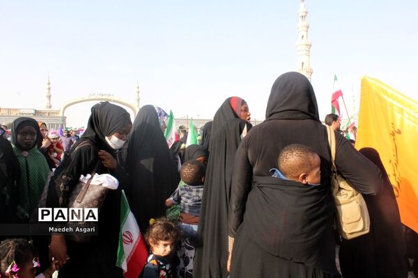 شور و حماسه زائران مسجد جمکران در همخوانی «سلام فرمانده»-6