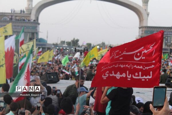 شور و حماسه زائران مسجد جمکران در همخوانی «سلام فرمانده»-6