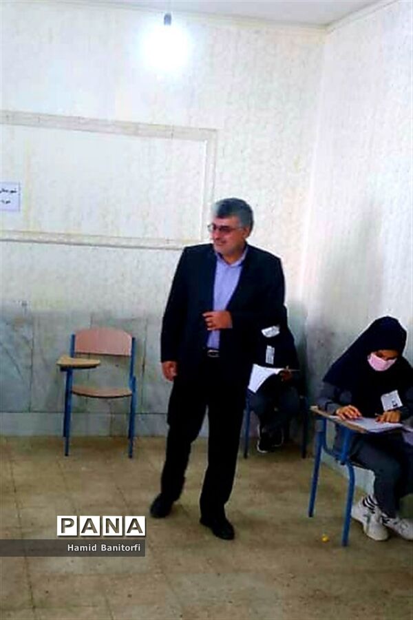 بازدید سرپرست اداره‌کل آموزش و پرورش خوزستان از حوزه آزمون نمونه دولتی حمیدیه