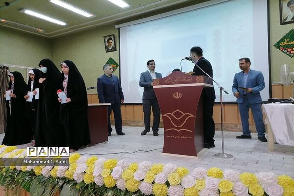 مراسم تجلیل از دختران دانش‌آموز برگزیده مسابقات قرآن، عترت و نماز ناحیه یک قم