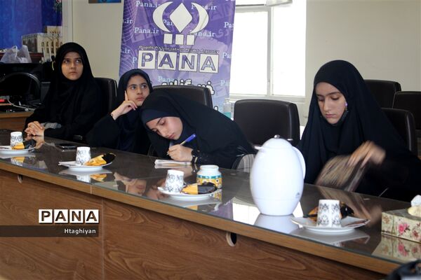 گردهمایی حضوری و مجازی دانش آموزان دختر  خبرنگار خبرگزاری پانا استان اصفهان
