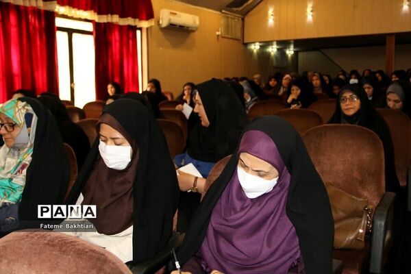 نشست کاربردی مدیران مدارس و اعضای شورای معاونان آموزش و پرورش ناحیه یک ری