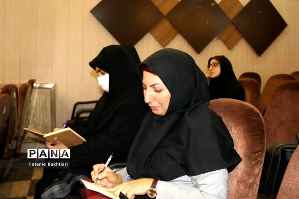 نشست کاربردی مدیران مدارس و اعضای شورای معاونان آموزش و پرورش ناحیه یک ری