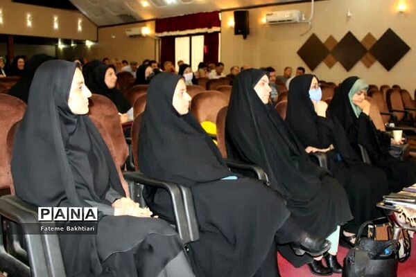 نشست کاربردی مدیران مدارس و اعضای شورای معاونان آموزش و پرورش ناحیه یک ری