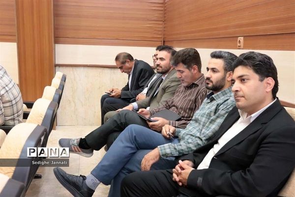 حضور معاون آموزش ابتدایی اداره‌کل آموزش و پرورش فارس در جمع فرهنگیان آباده