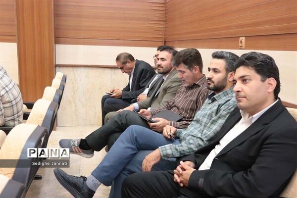 حضور معاون آموزش ابتدایی اداره‌کل آموزش و پرورش فارس در جمع فرهنگیان آباده