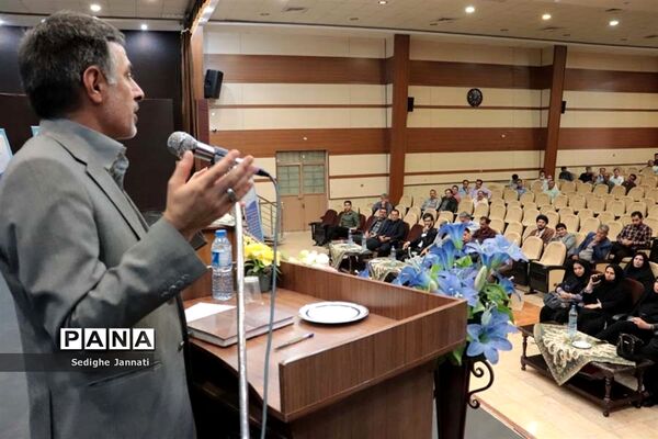 حضور معاون آموزش ابتدایی اداره‌کل آموزش و پرورش فارس در جمع فرهنگیان آباده