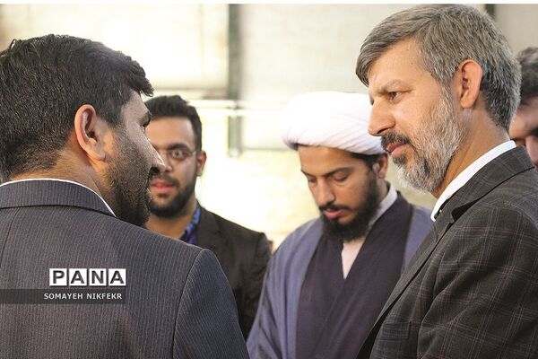 بازدید معاون پرورشی و فرهنگی وزارت آموزش و پرورش از رویداد ایده‌پردازی پیشخان