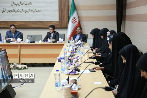 دیدار مدیرکل آموزش و پرورش آذربایجان شرقی با دانشجو معلمان بسیجی