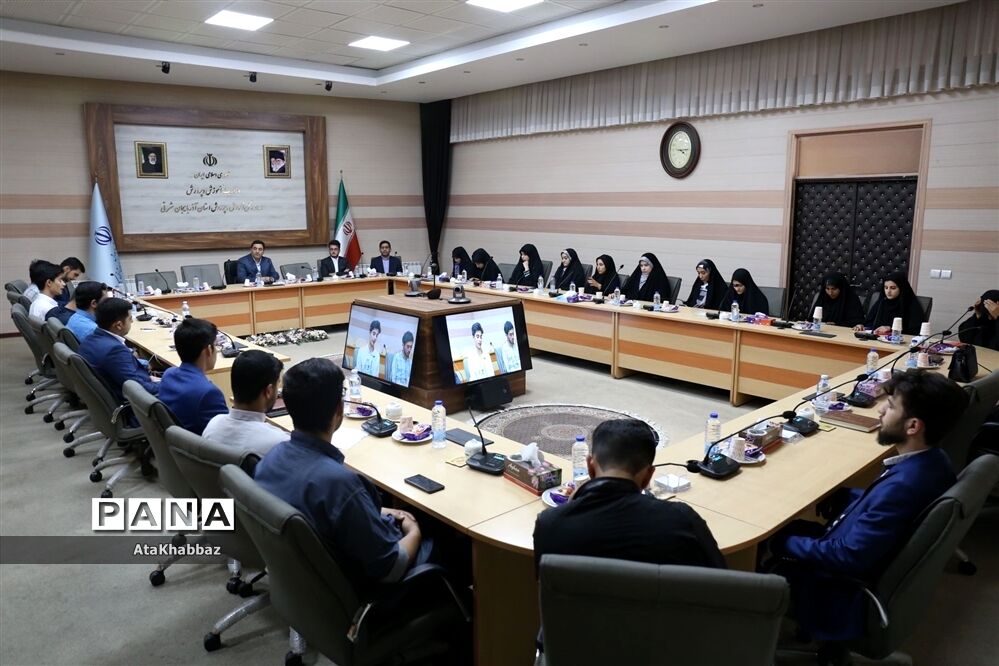دیدار مدیرکل آموزش و پرورش آذربایجان شرقی با دانشجو معلمان بسیجی