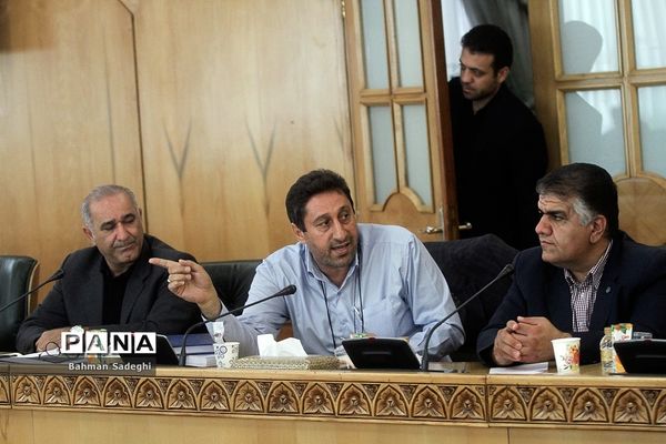 نشست ساماندهی تالاب‌ها و رودخانه‌های رشت با حضور معاون اجرایی رئیس‌جمهوری