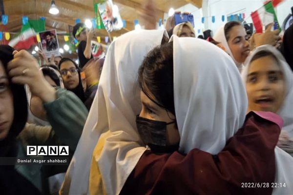 اجرای سرود سلام فرمانده در اجتماع بزرگ مردم شهرستان نور