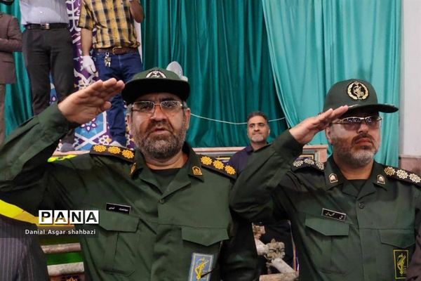 اجرای سرود سلام فرمانده در اجتماع بزرگ مردم شهرستان نور