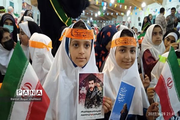 اجرای سرود سلام فرمانده در اجتماع بزرگ مردم شهرستان نور