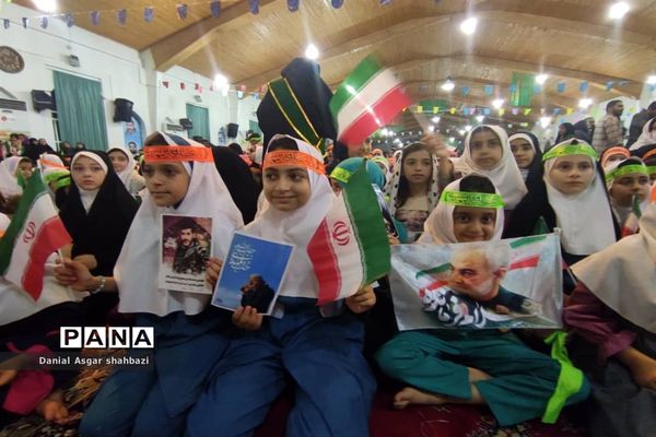 اجرای سرود سلام فرمانده در اجتماع بزرگ مردم شهرستان نور