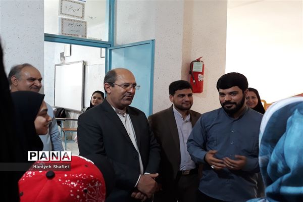 بازدید رئیس سازمان دانش‌آموزی استان فارس از پایگاه فعالیت تابستانی در ناحیه یک شیراز