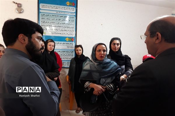 بازدید رئیس سازمان دانش‌آموزی استان فارس از پایگاه فعالیت تابستانی در ناحیه یک شیراز