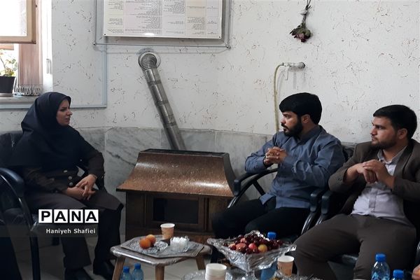 بازدید رئیس سازمان دانش‌آموزی استان فارس از پایگاه فعالیت تابستانی در ناحیه یک شیراز