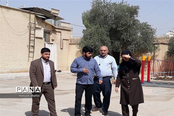 بازدید رئیس سازمان دانش‌آموزی استان فارس از پایگاه فعالیت تابستانی در ناحیه یک شیراز